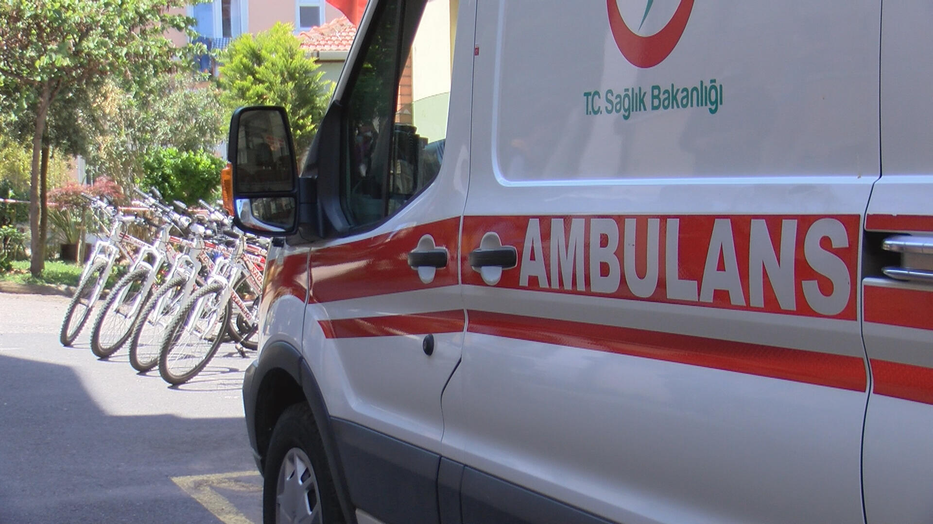 Adalarda bisikletli ambulanslarla anında acil müdahale