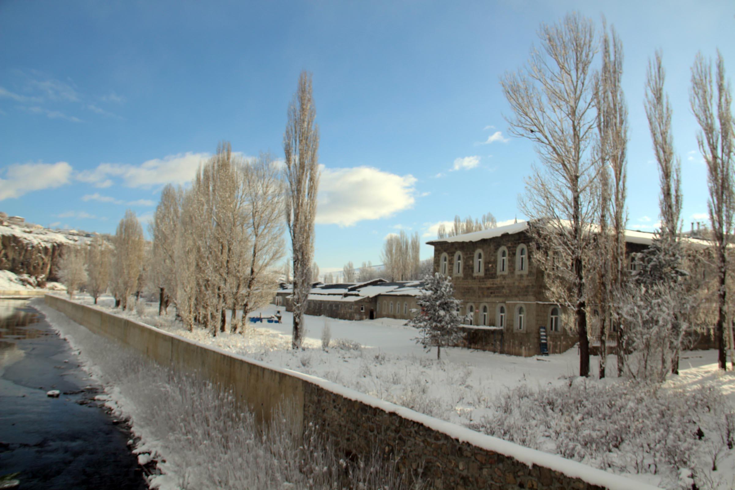 Kura River frozen in Ardahan