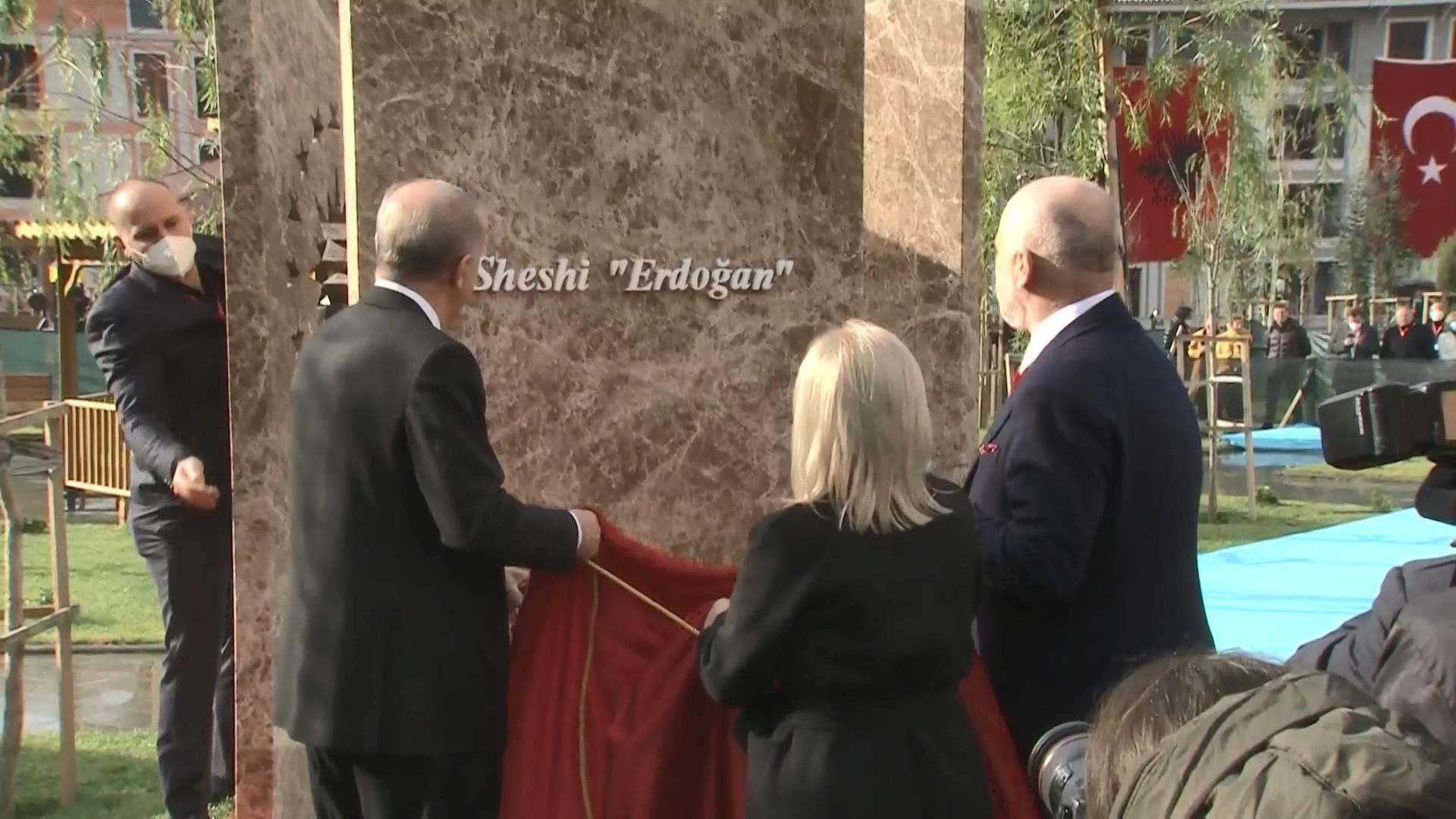 Cumhurbaşkanı Erdoğan, Türkiye-Arnavutluk Deprem Konutları Anahtar Teslim Töreni’ne katıldı