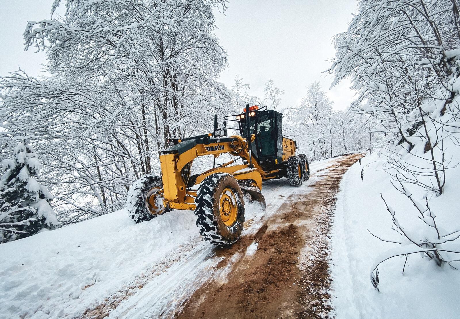 Karadenizde kar esareti; 963 köy ve mahalle yolu kapandı