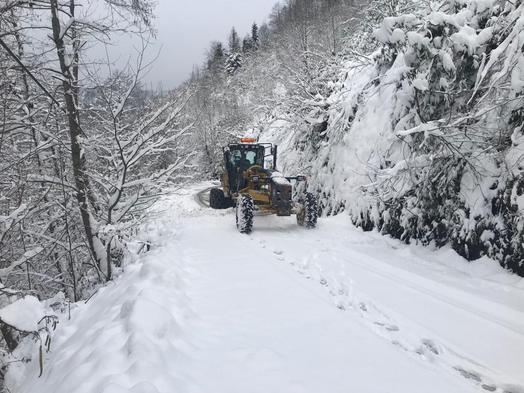 Karadenizde kar esareti; 963 köy ve mahalle yolu kapandı