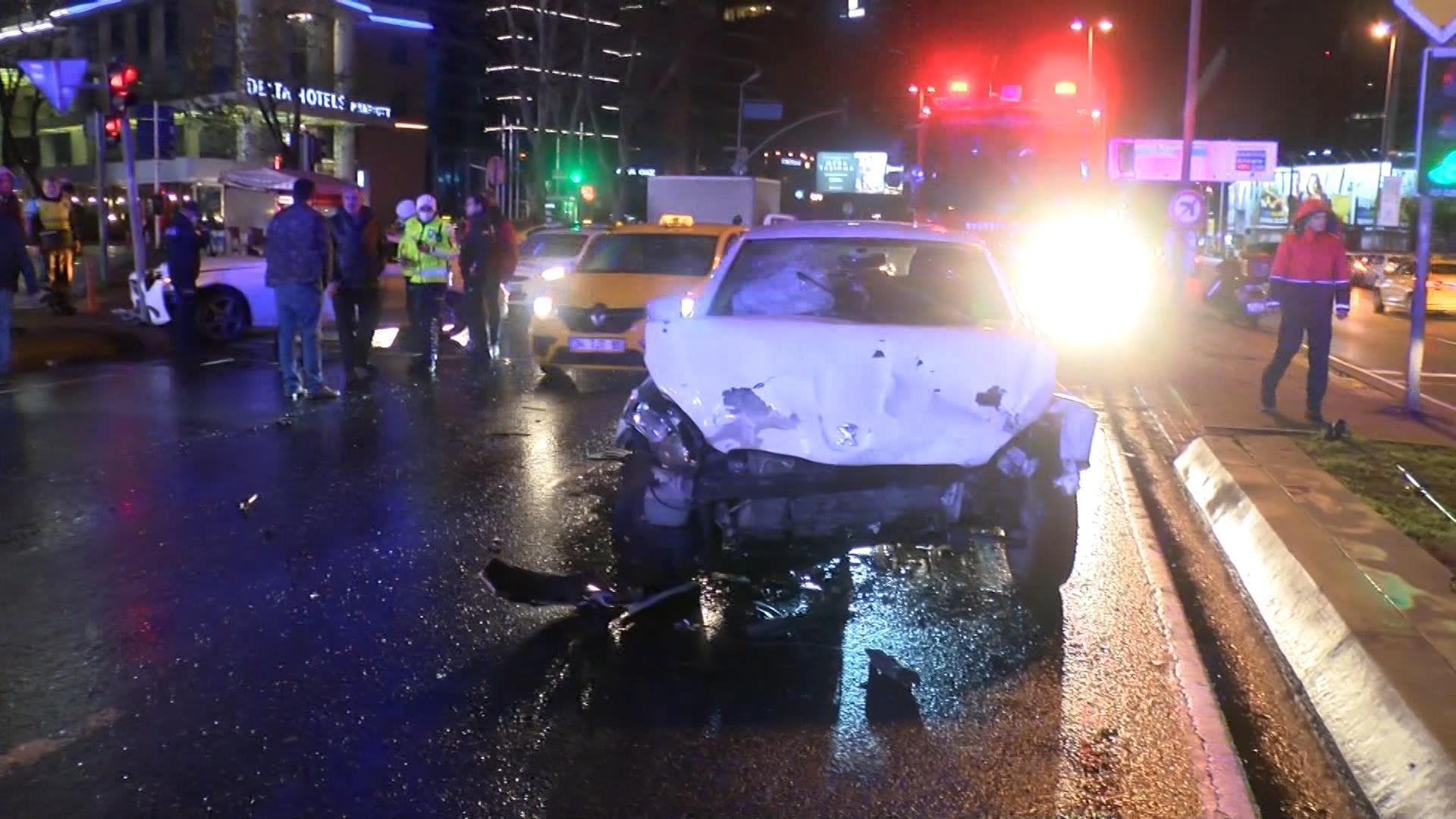 Şişlide hatalı dönüş yapan lüks otomobil kazaya neden oldu: 5 yaralı