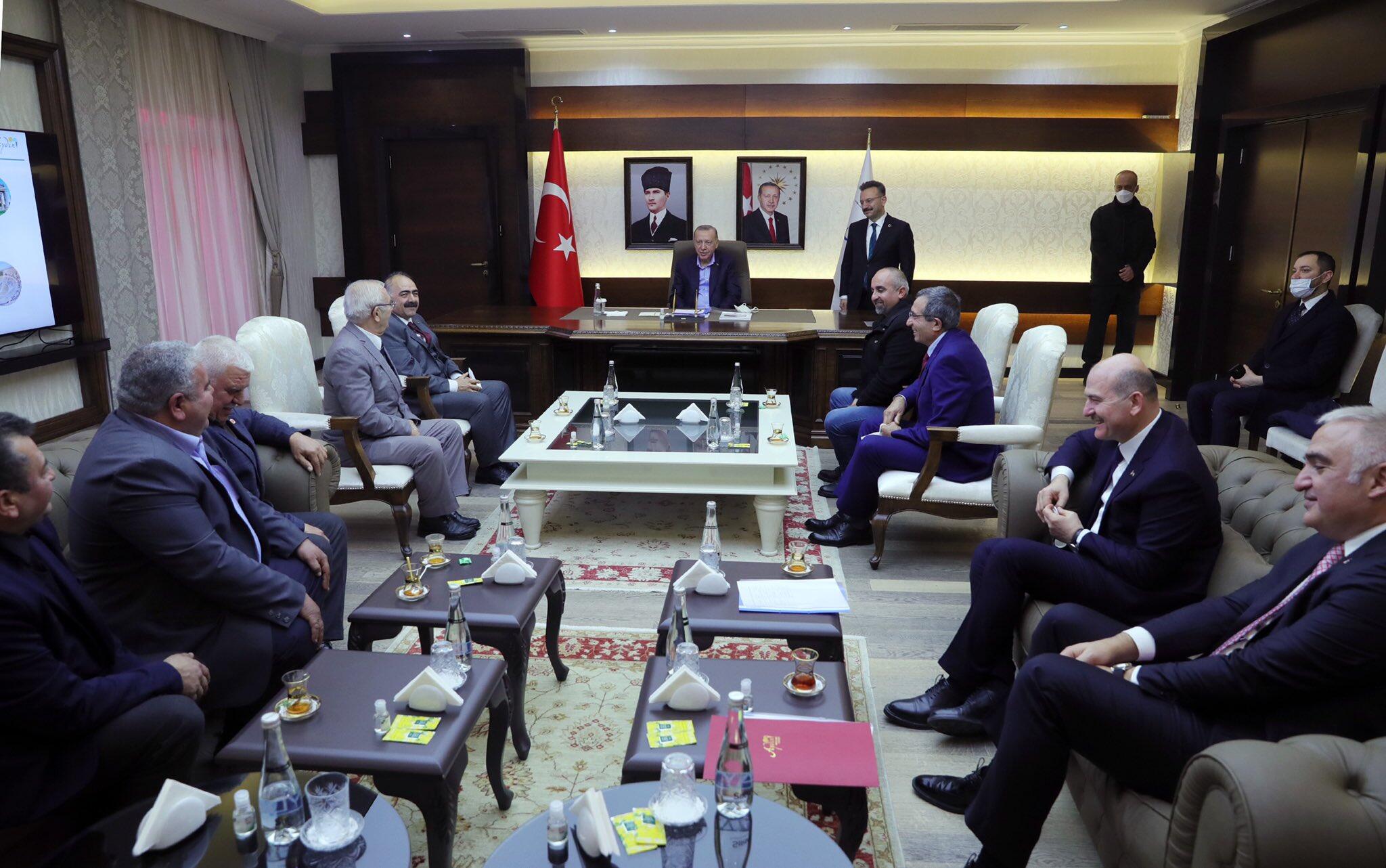 Cumhurbaşkanı Erdoğan: Tatlısu siyasetçilerini cahillikleriyle baş başa bırakıyorum