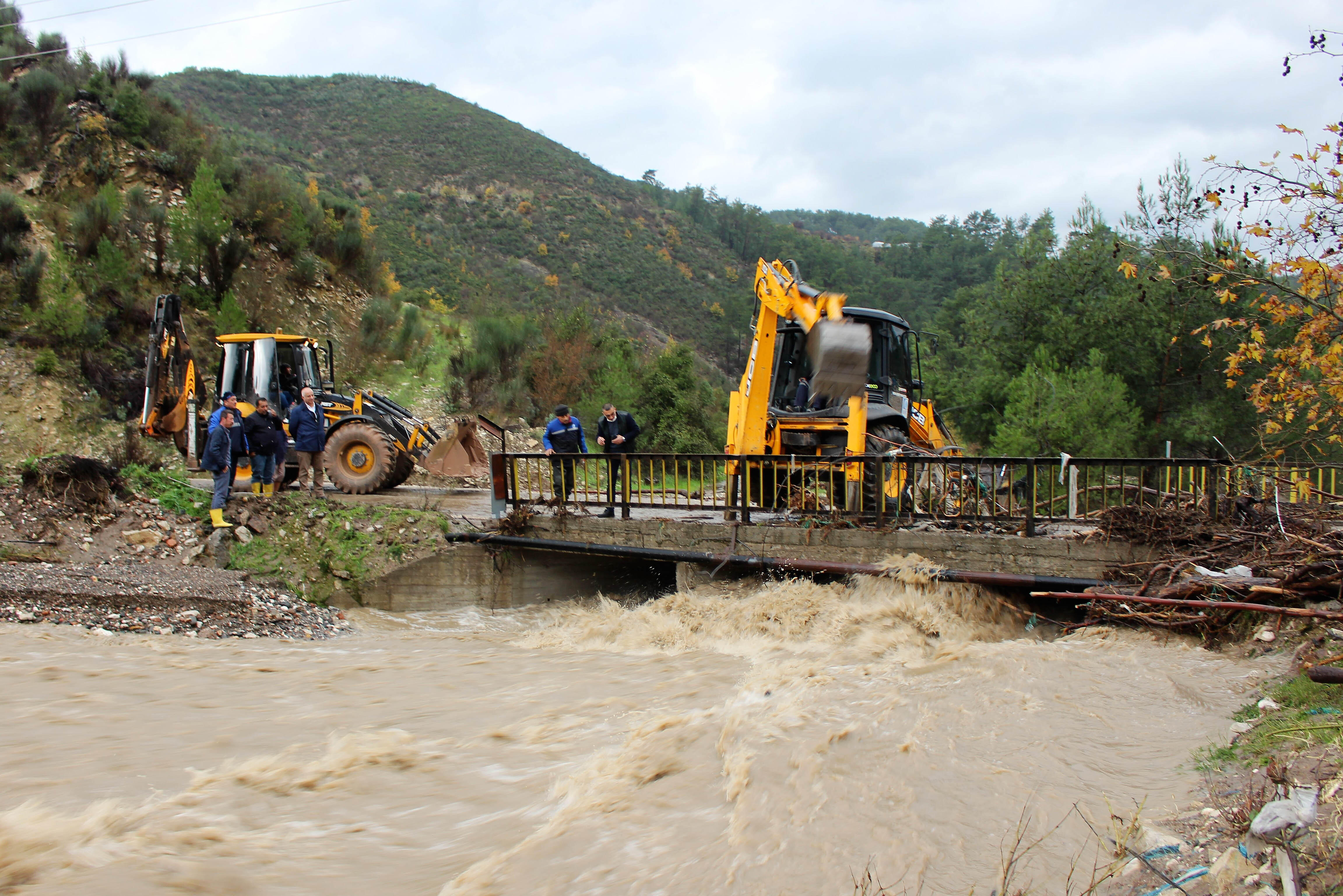 Antalyada son 3 yılın yağış rekoru kırıldı
