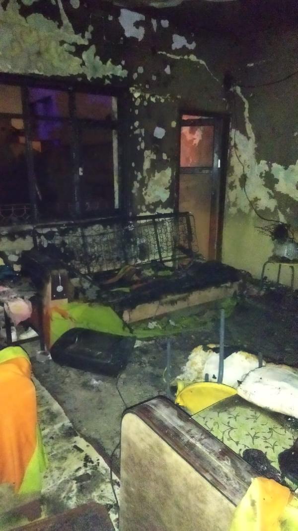 İki katlı ev yangında kullanılamaz hale geldi mersin tarsus haberleri