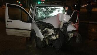 Samsun'da hafif ticari araç direğe çarptı: 1 ölü, 1 yaralı