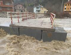 Kastamonu'nda geçici köprü yıkıldı