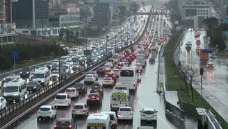 İstanbul'da trafik yoğunluğu yüzde 80'ne ulaştı