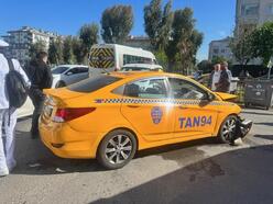 Tuzla'da iki sokak kesişiminde kaza, 2 yaralı