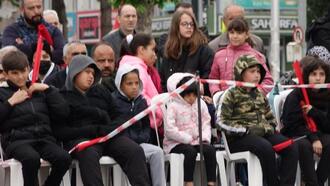 Çorum'da soğuk havaya rağmen coşkulu 19 Mayıs kutlaması