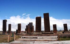 'Ahlat'taki mezar taşları Türk tarihini okumayı öğretiyor'