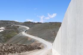Van Valisi Balcı: Bu yılın sonuna kadar İran sınırına 150 kilometre duvar örülecek