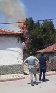 Kırıkkale'de 2 evin çatısı yandı