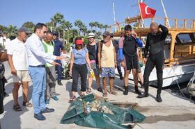 Datça Limanı'nda deniz dibi pırıl pırıl oldu