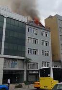 Ek fotoğraf//Beyoğlu'nda otelin çatısında yangın