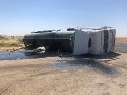 Nusaybin'de asfalt yüklü tanker devrildi: 1 yaralı