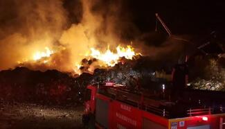 Çankırı'da geri dönüşüm tesisinin bahçesinde çıkan yangın söndürüldü