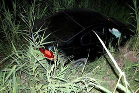Adana'da otomobil şarampole devrildi: 2 yaralı