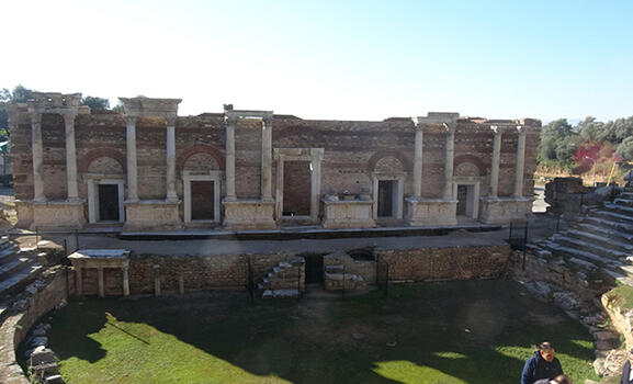 Aydın'daki 1800 yıllık tiyatro binasının ilk katı ayağa kaldırıldı