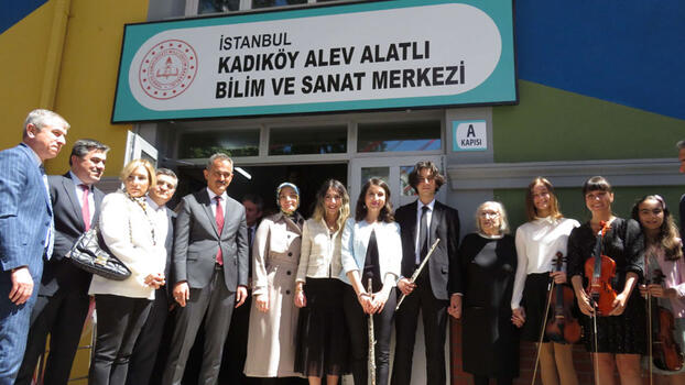 Bakan Özer, Kadıköy Alev Alatlı BİLSEM'i ziyaret etti