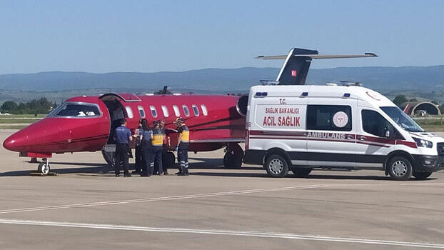 Fransa'da boğulma tehlikesi geçiren Akif, ambulans uçakla Türkiye'ye getirildi
