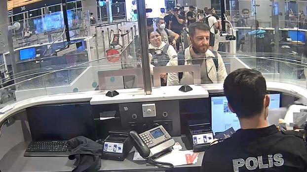 3'üncü defa sahte pasaportla Türkiye'ye girmek isterken yakalandı