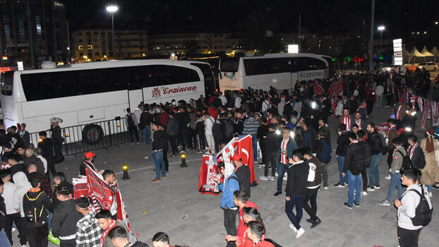 Sivassporlu taraftarlar, kupa maçı için 200 otobüsle yola çıktı