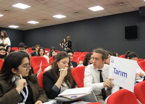 Gençlik Konferansı’nda lise öğrencileri evrensel sorunlara çözüm aradı