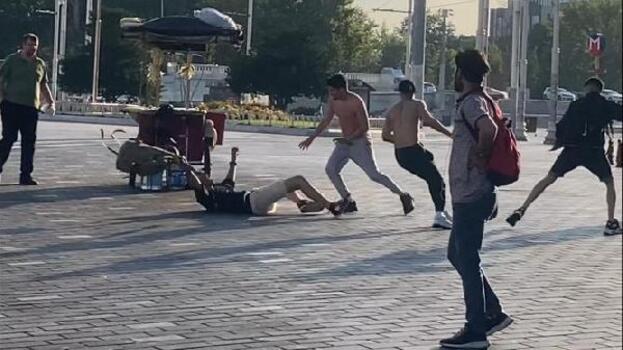 Taksim Meydanı'ndaki kavga kamerada