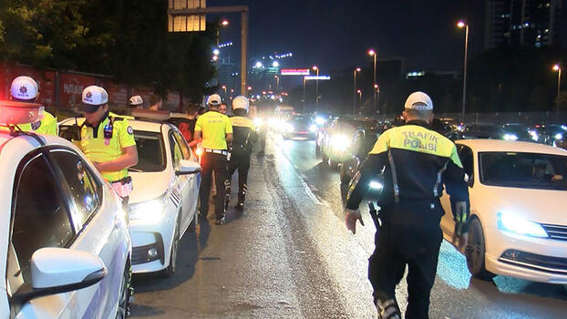 İstanbul'da abart egzoz kullanan sürücülere ceza kesildi