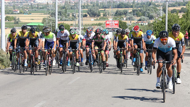 Bisikletçiler, Hasan Dağ’ı yol tırmanış yarışmasında pedal çevirdi