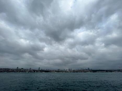İstanbullu şemsiyeleriyle çıktı; ancak beklenen olmadı