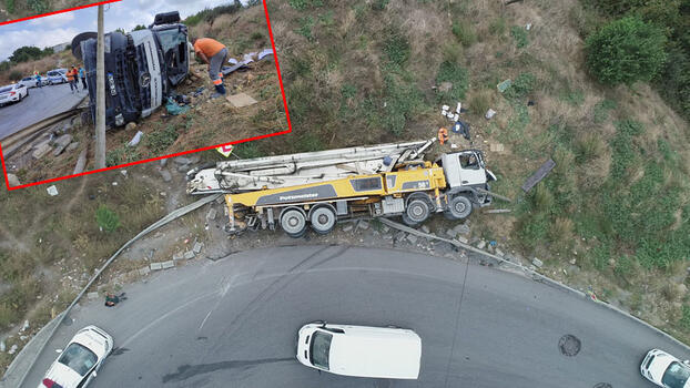 Başakşehir'de beton pompası taşıyan kamyon devrildi