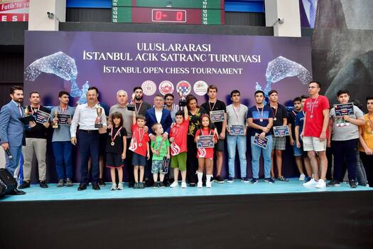 Uluslararası İstanbul Açık Satranç Turnuvası'nda ödüller sahiplerini buldu