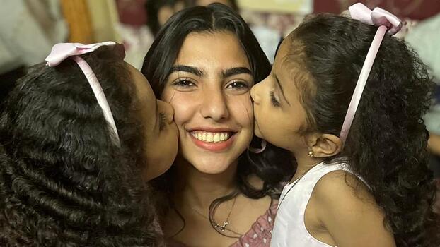 Mısırlı şarkıcı kilise yangınında 6 akrabasını kaybetti