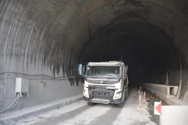 Avrupa'nın en uzunu olacak Zigana Tüneli'nde ışık görme töreni düzenlenecek