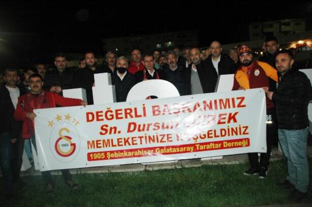 Dursun Özbek'e hemşehrilerinden pankartlı karşılama