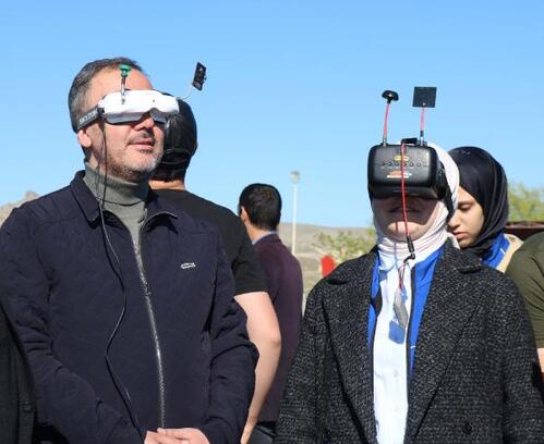 Bakan Kasapoğlu, Kapadokya'da gençlerle balon turuna katıldı (2)