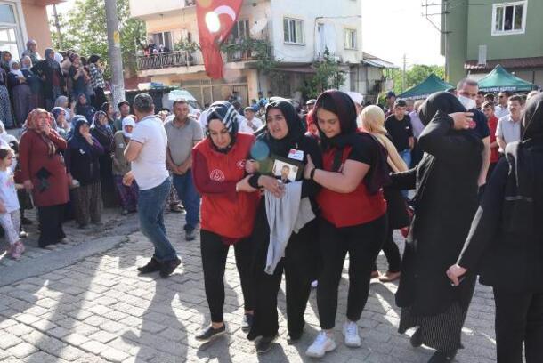 Şehit Uzman Çavuş Cankaya için evinin önünde helallik alındı (2)