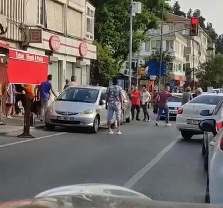 Beykoz'da trafikte sopalı kasklı kavga