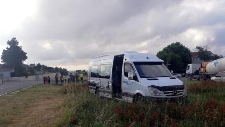 Tekirdağ'da hafif ticari araç ile servis çarpıştı: 6 öğrenci yaralı