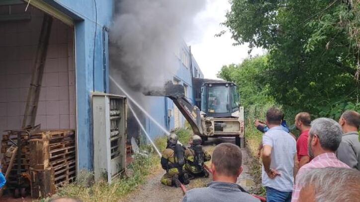 İznik Belediye Başkanı'na ait zeytin dükkanında yangın