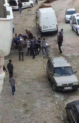 Arnavutköy'de tekme yumruk ve sopaların kullanıldığı kavgaya polis müdahalesi