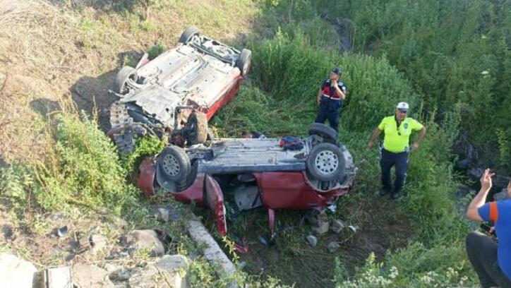 Samsun'da iki otomobil çarpıştı: 1'i ağır, 5 yaralı