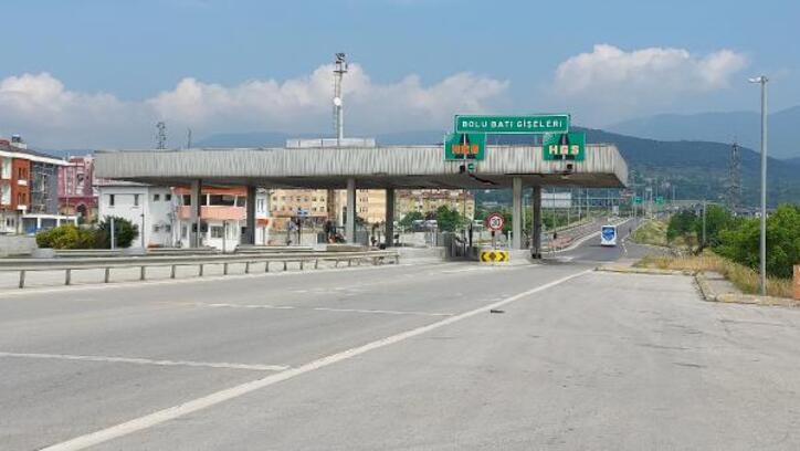 Bolu'da, TEM'in İstanbul yönü 32 sonra ulaşıma açıldı
