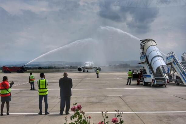 Umman-Bursa uçak seferleri 216 yolcu ile başladı