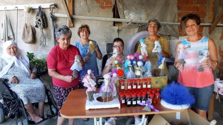Engelli vatandaşlar festival için lavanta bebek üretiyor
