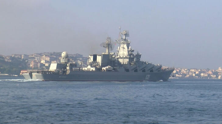Rusya'nın batan amiral gemisi Boğaz'dan geçerken görüntülenmişti
