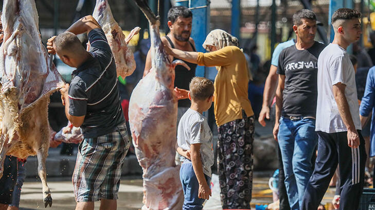 Sokakta kurban kesip, atıklarını gömenlere 10 bin 319 lira ceza