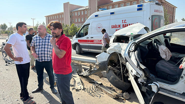 Mardin'de ciple kamyonet çarpıştı; 5 yaralı